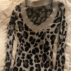 V neck lightweight sweater